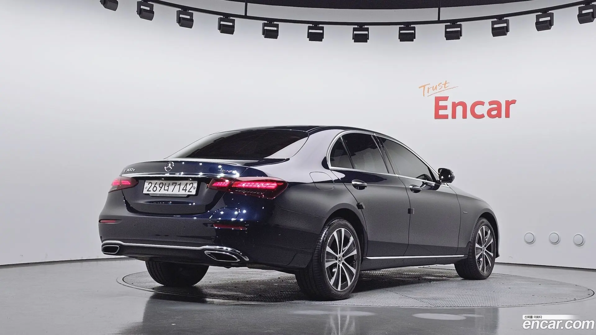 Main__Slider__Photo:E-Class Mercedes-Benz 2021.8-1
