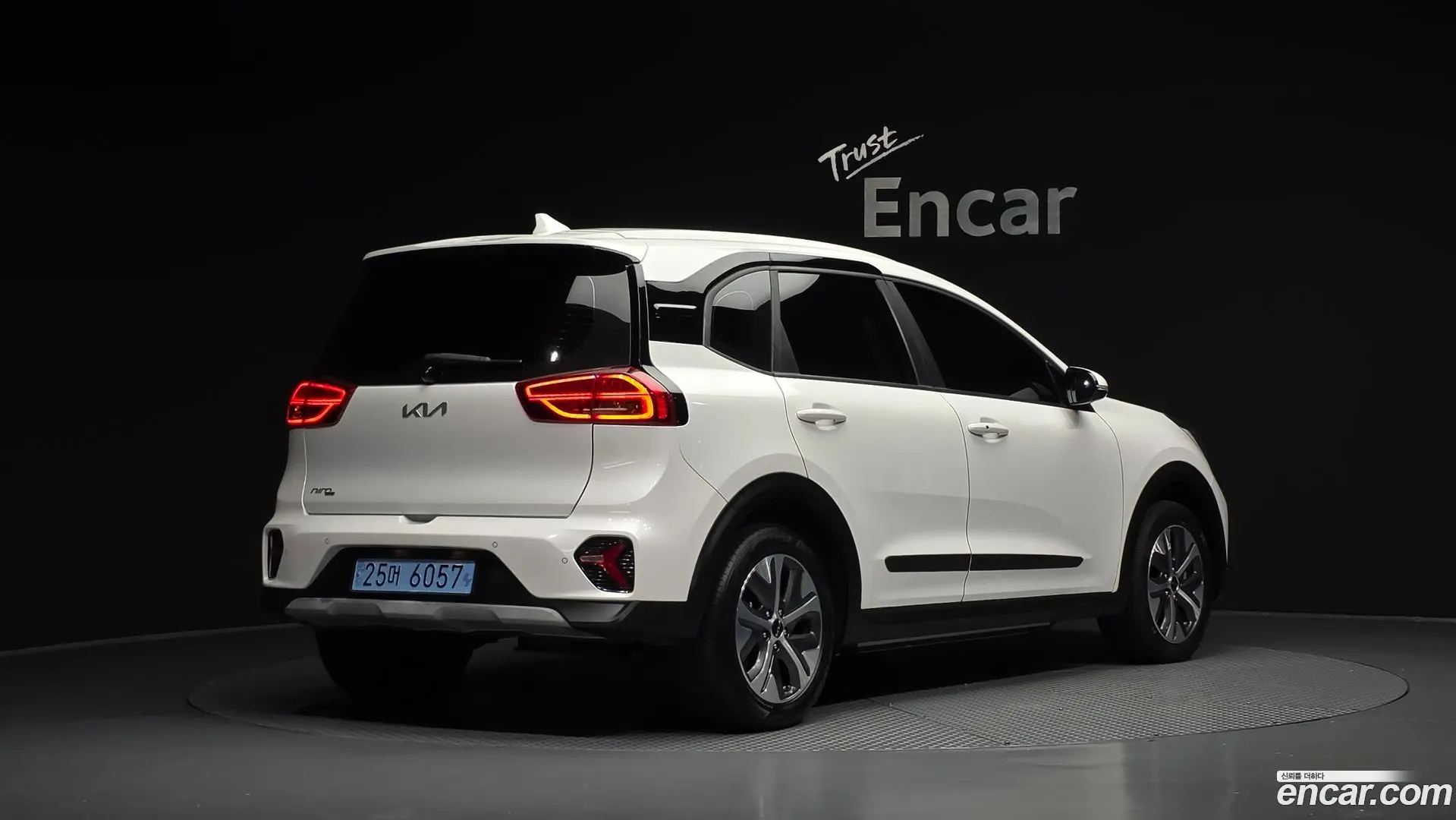 Main__Slider__Photo:Niro Kia 2023.4-1