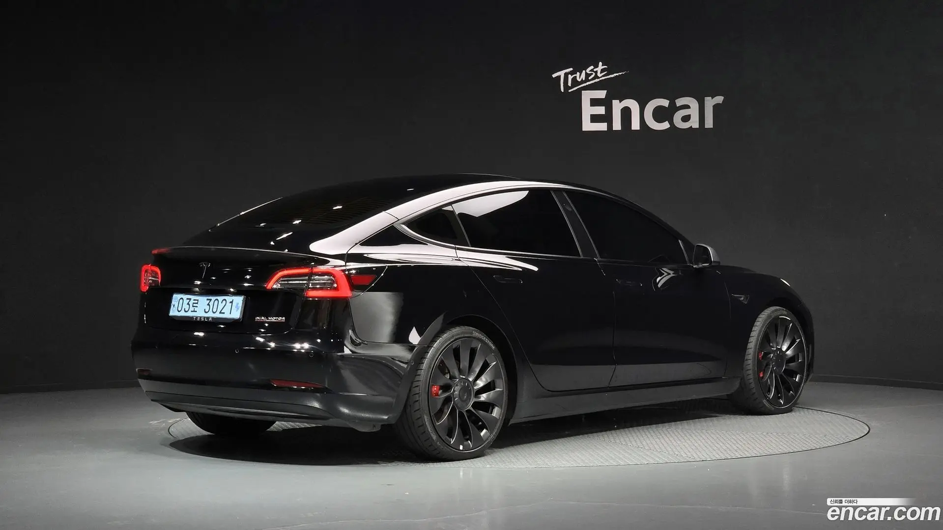 Main__Slider__Photo:Model 3 Tesla 2021.2-1