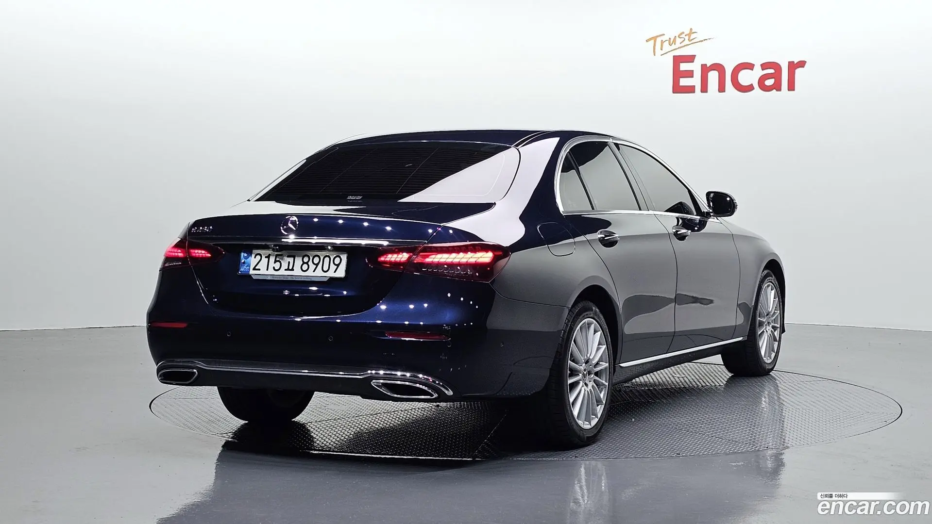 Main__Slider__Photo:E-Class Mercedes-Benz 2021.7-1
