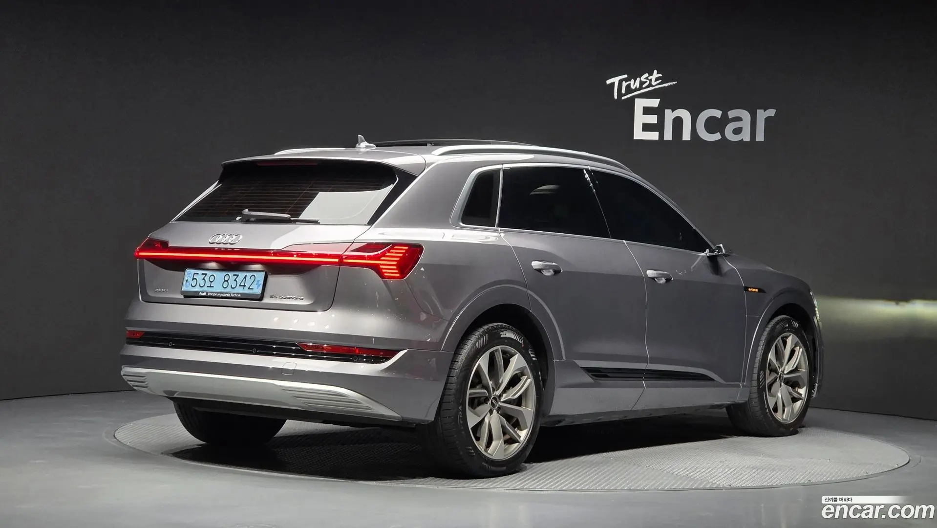 Main__Slider__Photo:e-tron Audi 2021.9-1