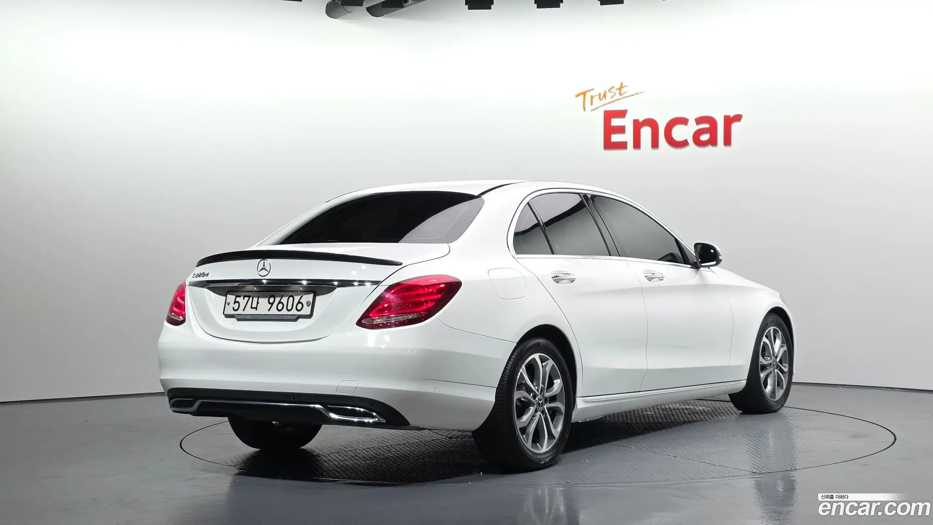 Main__Slider__Photo:C-Class Mercedes-Benz 2017.11-1