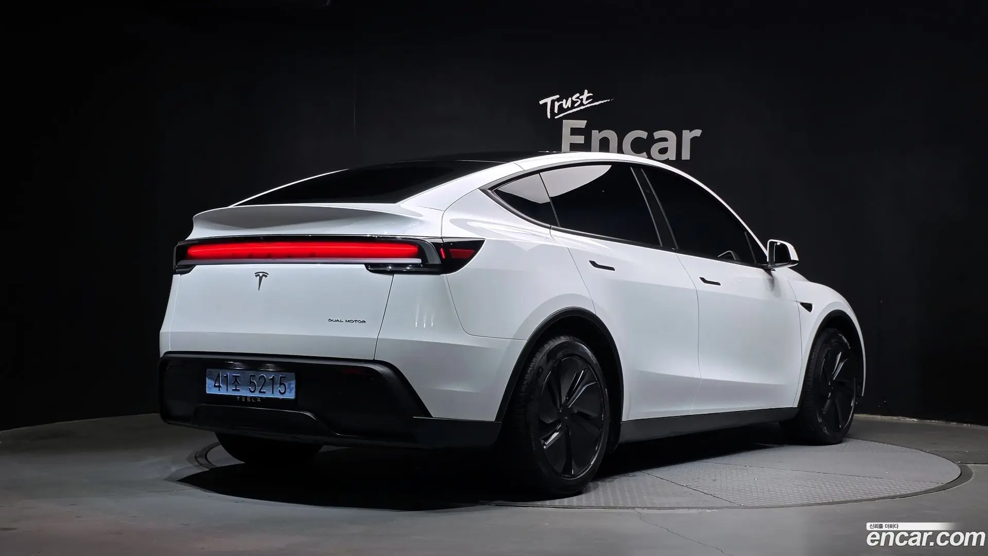 Main__Slider__Photo:Model Y Tesla 2025.9-1