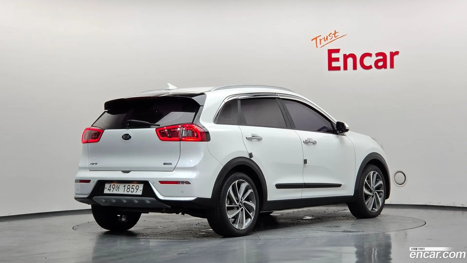 Main__Slider__Photo:Niro Kia 2018.9-1