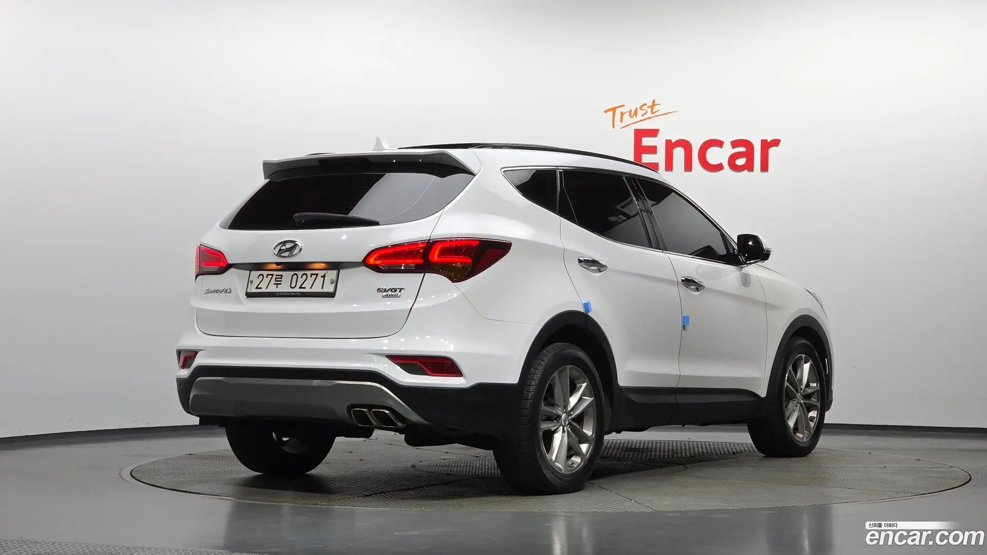 Main__Slider__Photo:Santafe Hyundai 2016.4-1