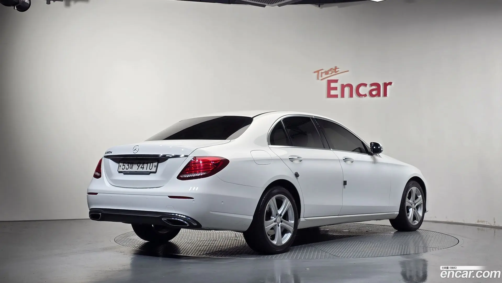 Main__Slider__Photo:E-Class Mercedes-Benz 2017.4-1