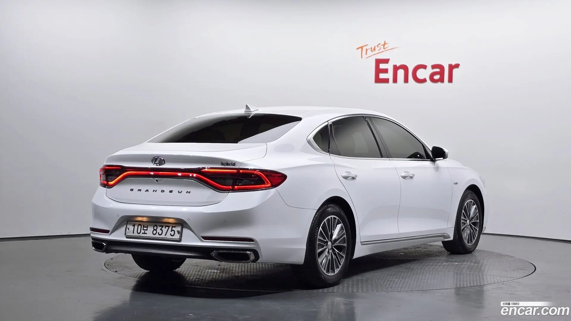 Main__Slider__Photo:Grandeur Hyundai 2017.5-1