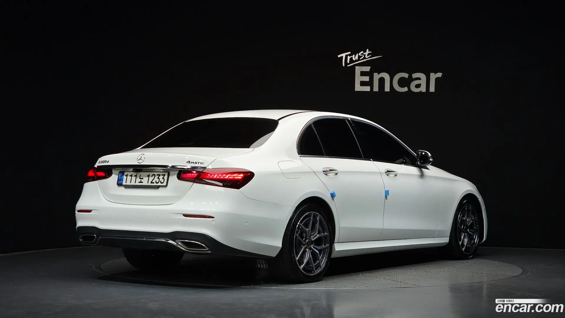 Main__Slider__Photo:E-Class Mercedes-Benz 2021.6-1