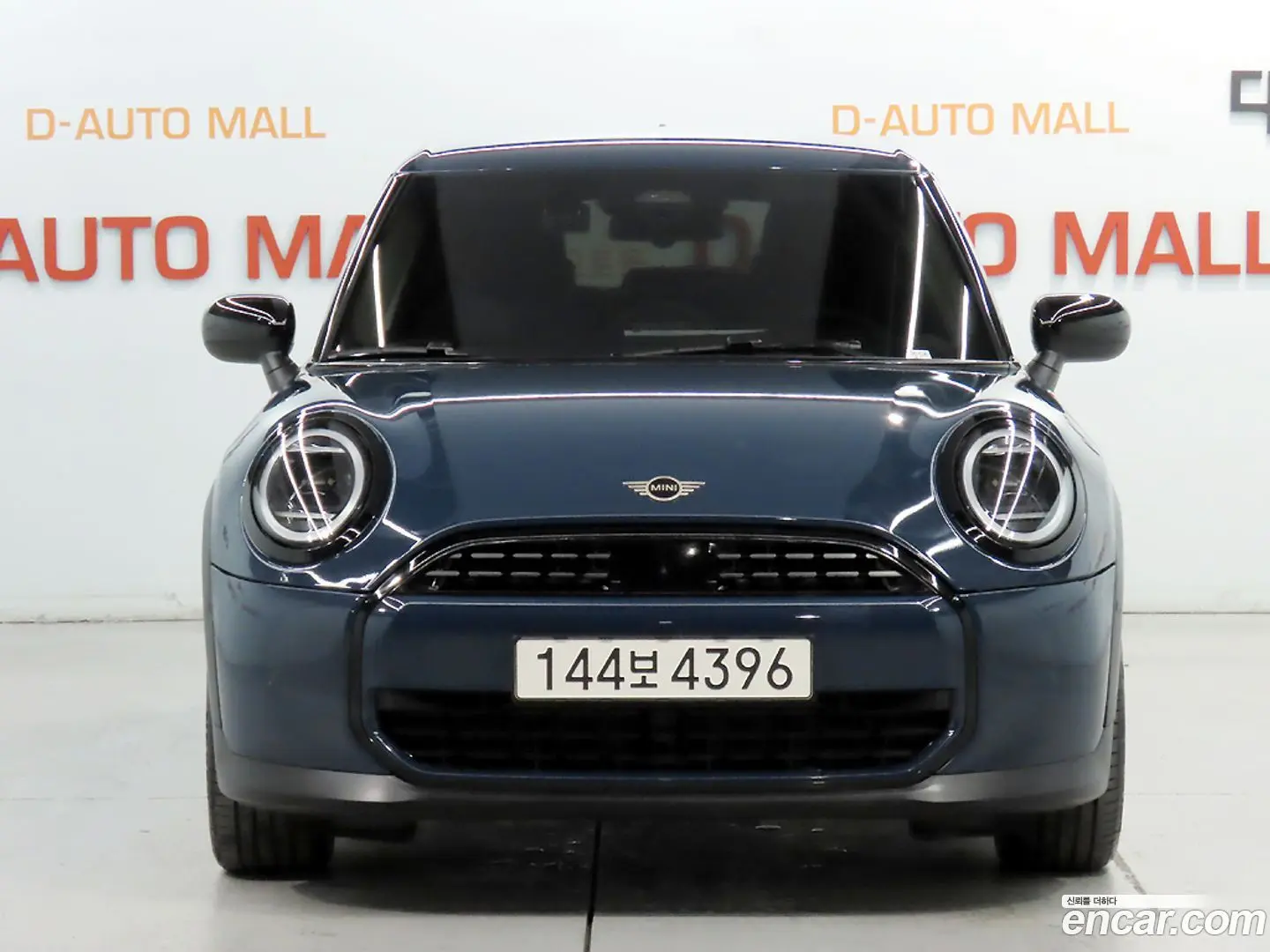 Main__Slider__Photo:Cooper Mini 2025.11-1