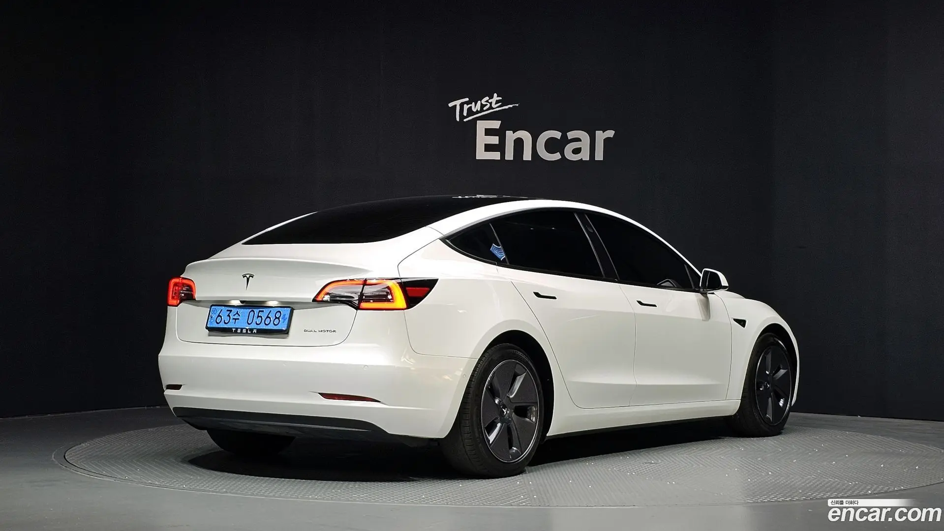 Main__Slider__Photo:Model 3 Tesla 2022.4-1