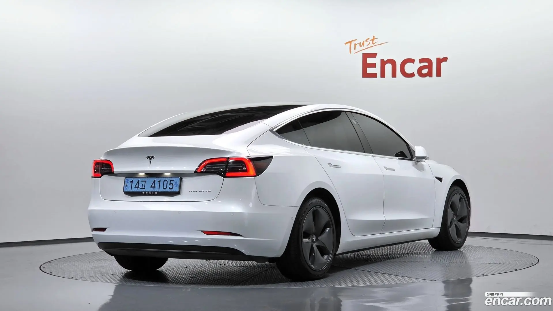 Main__Slider__Photo:Model 3 Tesla 2020.8-1