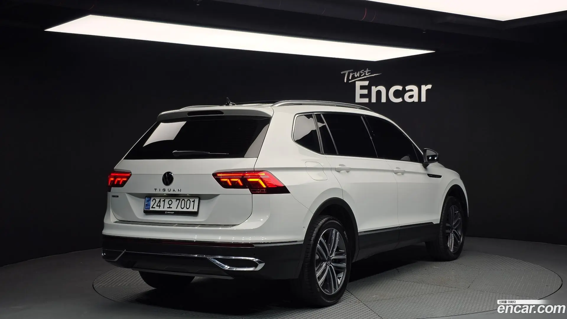 Main__Slider__Photo:Tiguan Volkswagen 2023.11-1