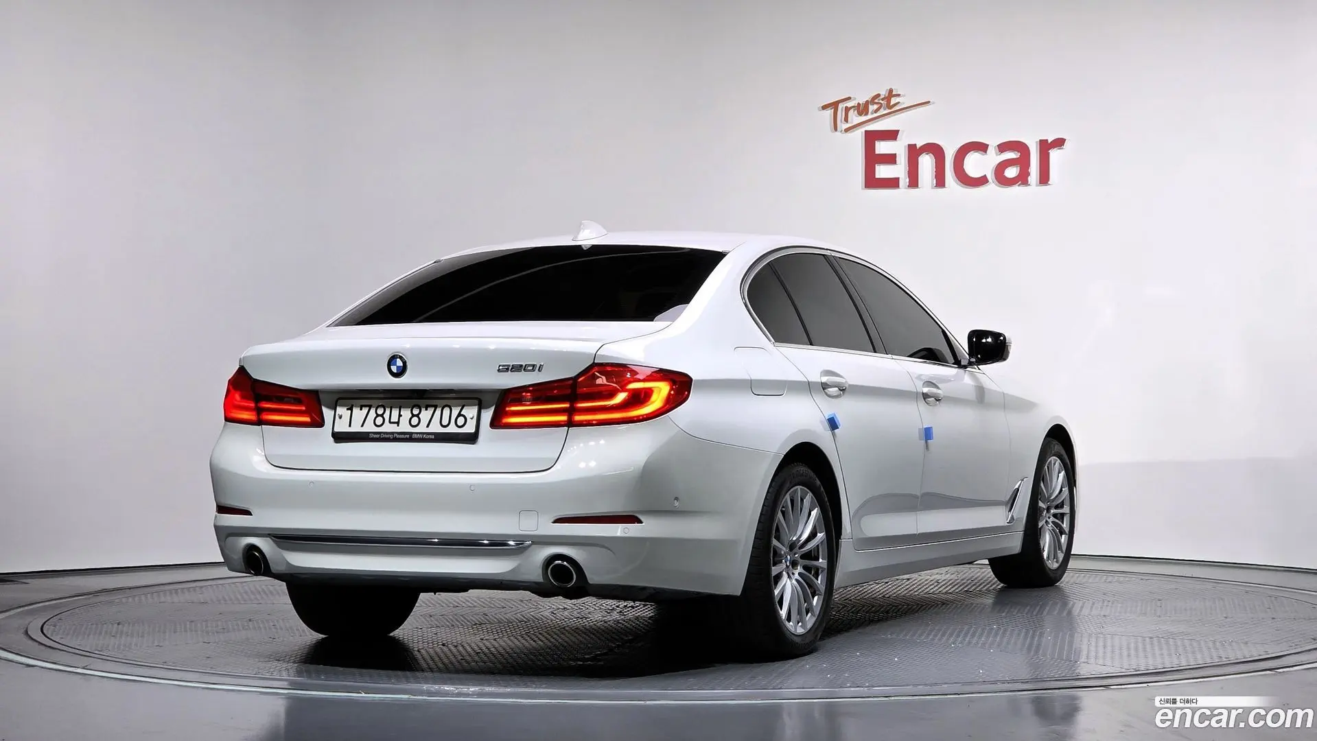 Main__Slider__Photo:5-Series BMW 2019.8-1