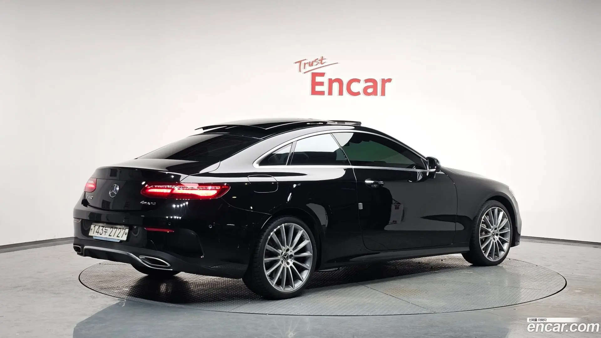 Main__Slider__Photo:E-Class Mercedes-Benz 2020.0-1