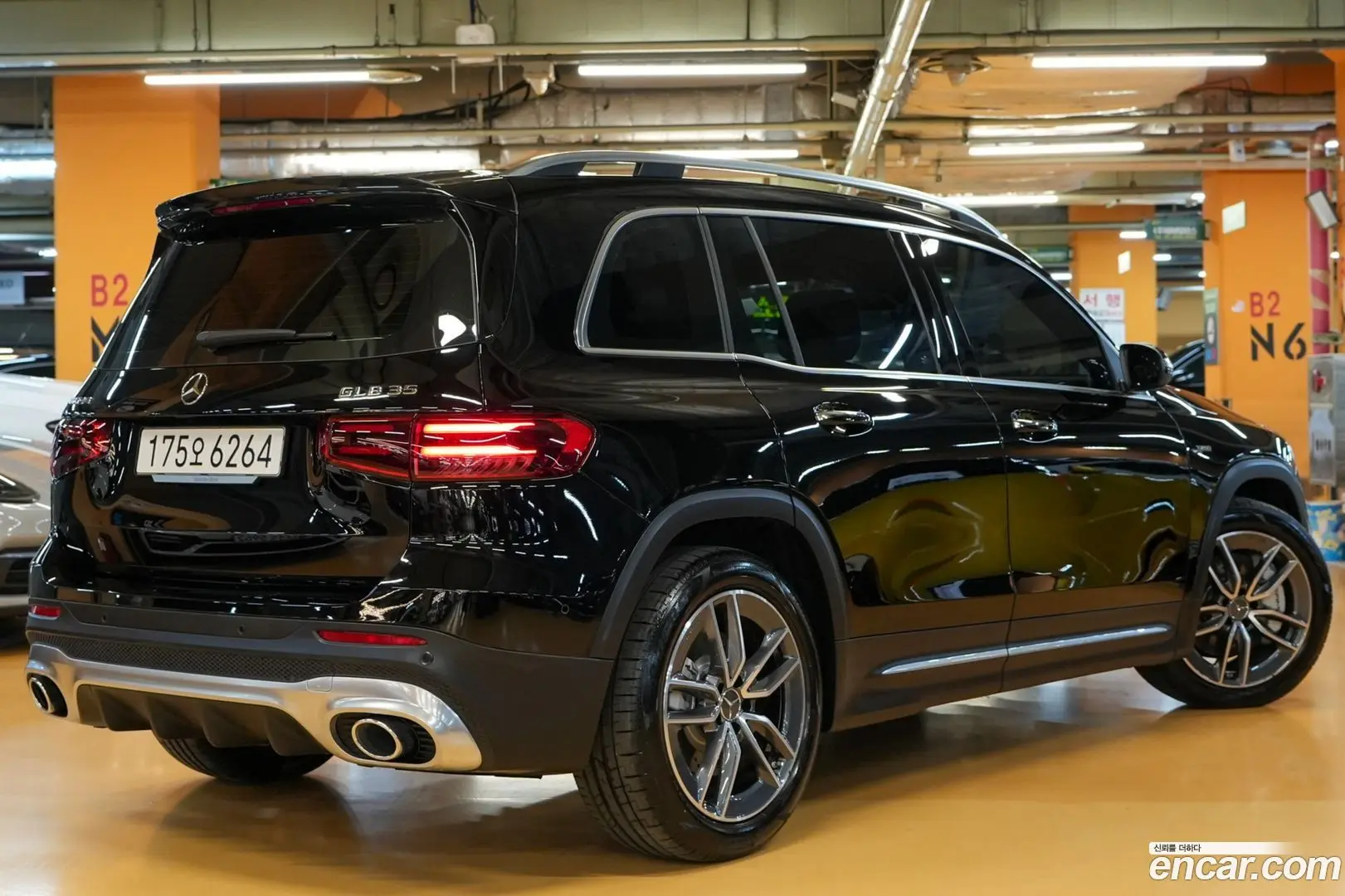 Main__Slider__Photo:GLB-Class Mercedes-Benz 2025.6-1