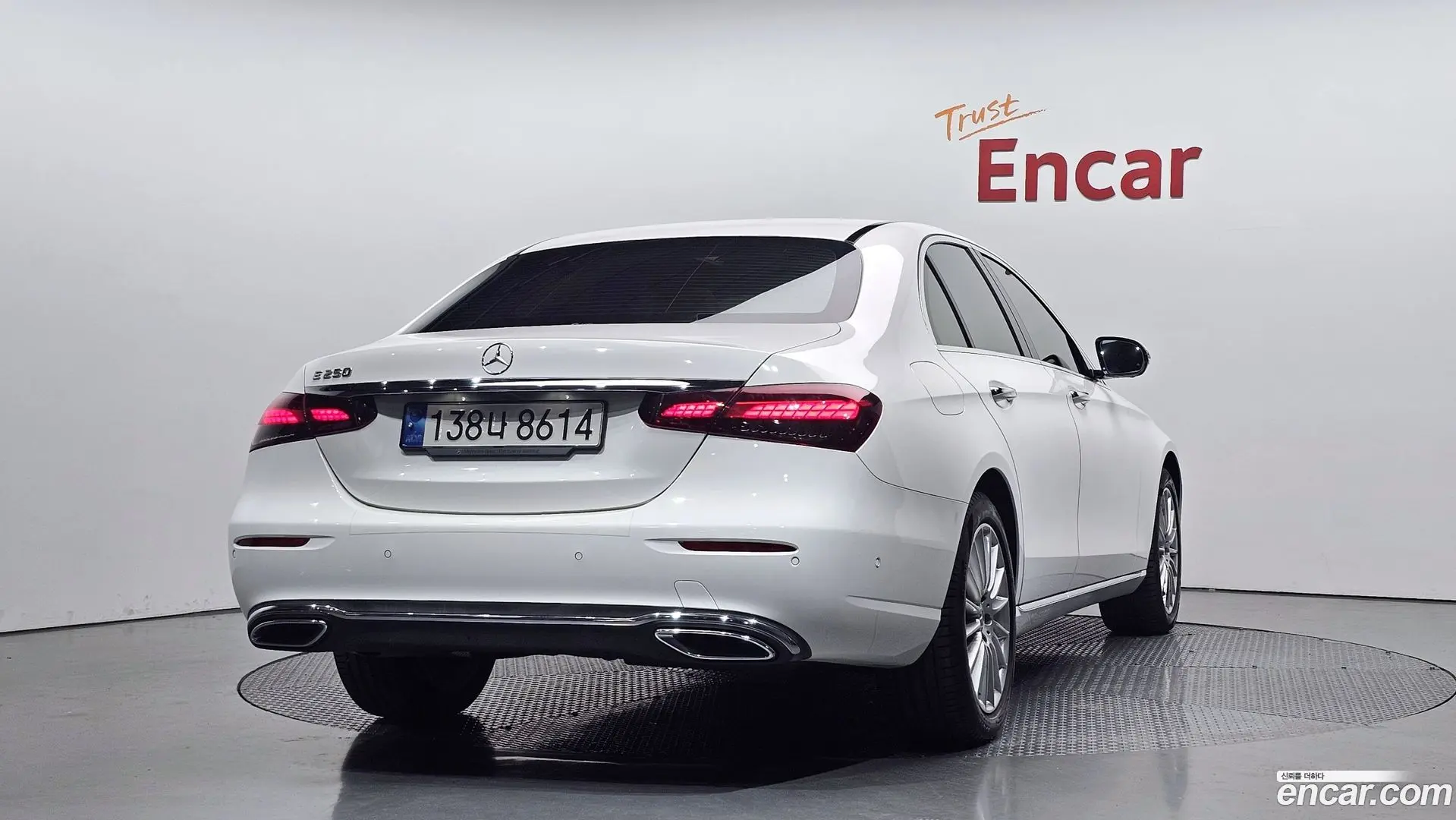 Main__Slider__Photo:E-Class Mercedes-Benz 2022.1-1