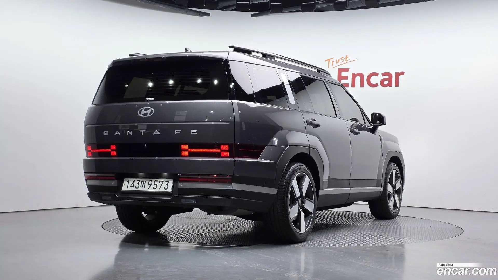Main__Slider__Photo:Santafe Hyundai 2025.1-1
