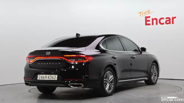 Main__Slider__Photo:Grandeur Hyundai 2018.1-1