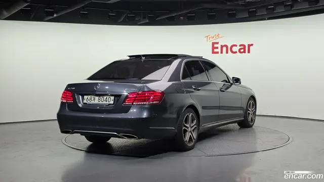 Main__Slider__Photo:E-Class Mercedes-Benz 2015.1-1