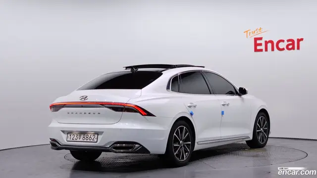 Main__Slider__Photo:Grandeur Hyundai 2020.6-1
