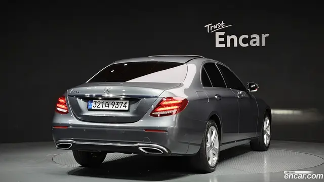Main__Slider__Photo:E-Class Mercedes-Benz 2017.3-1