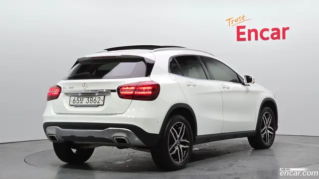 Main__Slider__Photo:GLA-Class Mercedes-Benz 2019.6-1