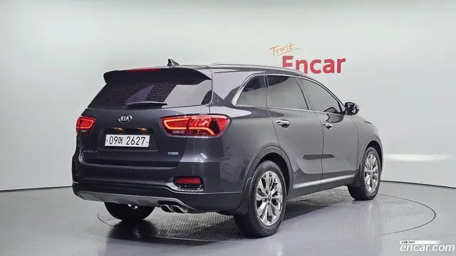 Main__Slider__Photo:Sorento Kia 2017.10-1
