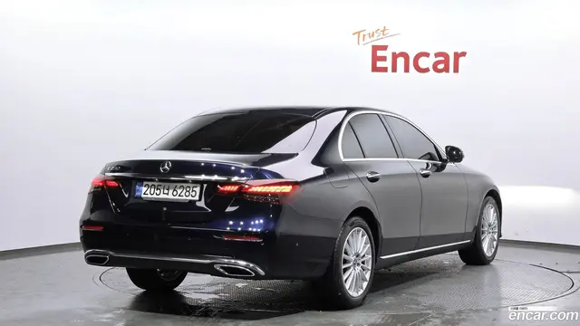 Main__Slider__Photo:E-Class Mercedes-Benz 2022.0-1