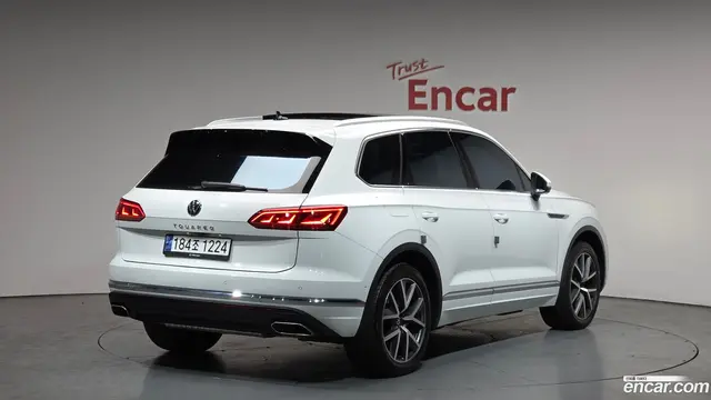 Main__Slider__Photo:Touareg Volkswagen 2023.9-1