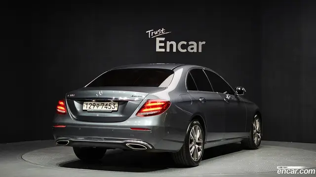 Main__Slider__Photo:E-Class Mercedes-Benz 2019.3-1
