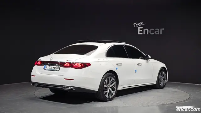 Main__Slider__Photo:E-Class Mercedes-Benz 2024.8-1