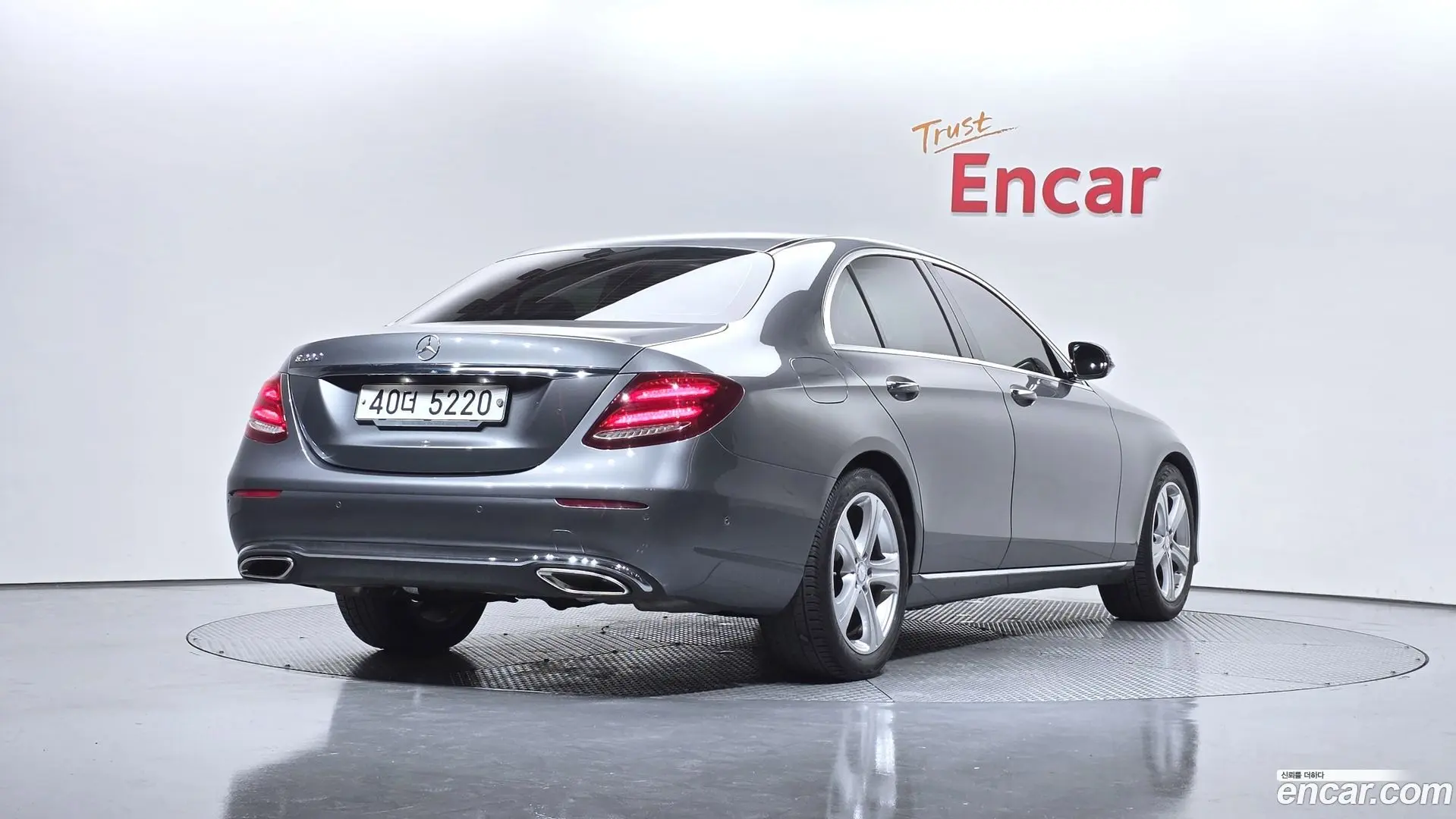 Main__Slider__Photo:E-Class Mercedes-Benz 2016.11-1