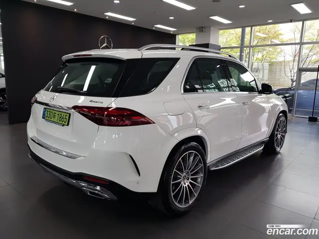 Main__Slider__Photo:GLE-Class Mercedes-Benz 2025.8-1