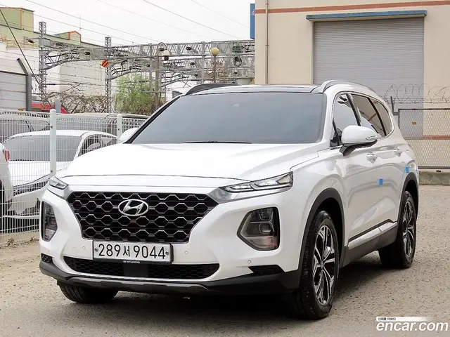 Main__Slider__Photo:Santafe Hyundai 2020.1-1