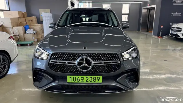 Main__Slider__Photo:GLE-Class Mercedes-Benz 2025.4-1