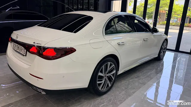 Main__Slider__Photo:E-Class Mercedes-Benz 2024.9-1