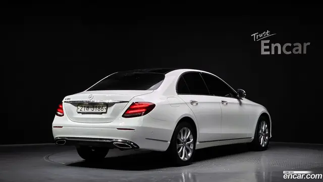 Main__Slider__Photo:E-Class Mercedes-Benz 2016.7-1