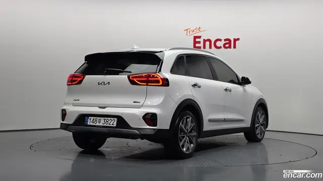 Main__Slider__Photo:Niro Kia 2021.11-1