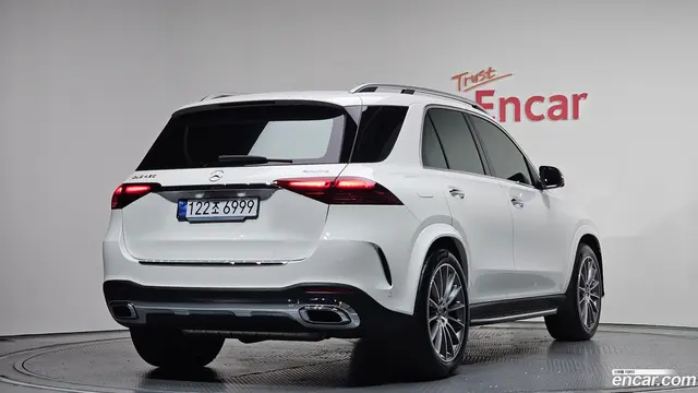 Main__Slider__Photo:GLE-Class Mercedes-Benz 2025.3-1