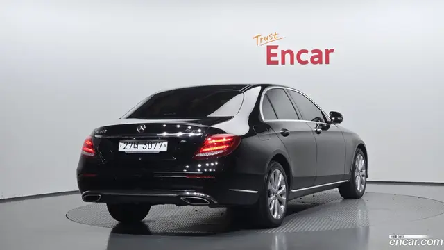 Main__Slider__Photo:E-Class Mercedes-Benz 2019.1-1