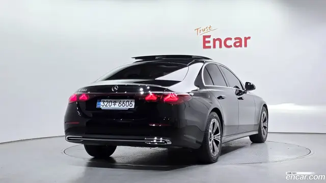 Main__Slider__Photo:E-Class Mercedes-Benz 2025.9-1