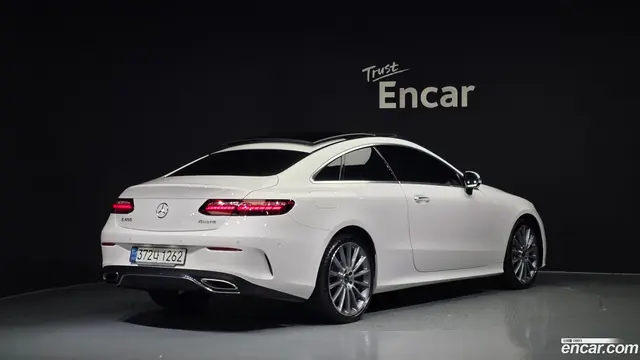 Main__Slider__Photo:E-Class Mercedes-Benz 2022.5-1