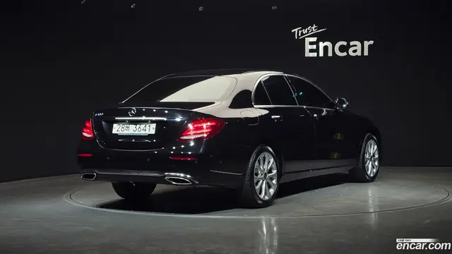 Main__Slider__Photo:E-Class Mercedes-Benz 2018.0-1