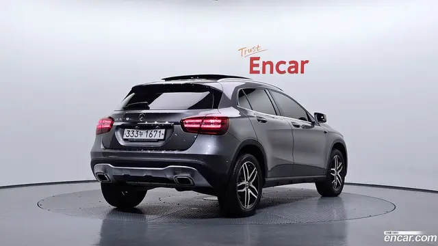 Main__Slider__Photo:GLA-Class Mercedes-Benz 2019.8-1