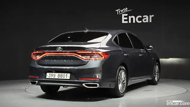 Main__Slider__Photo:Grandeur Hyundai 2017.8-1