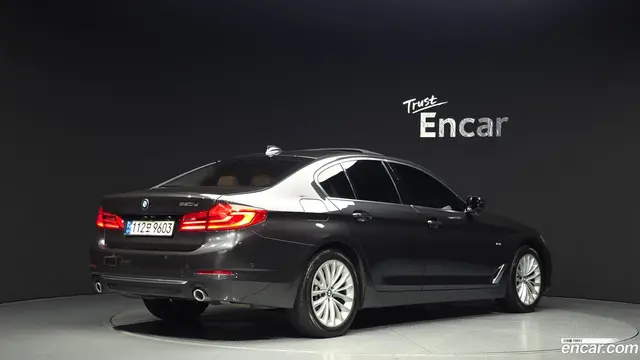 Main__Slider__Photo:5-Series BMW 2018.0-1