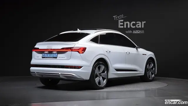 Main__Slider__Photo:e-tron Audi 2021.10-1
