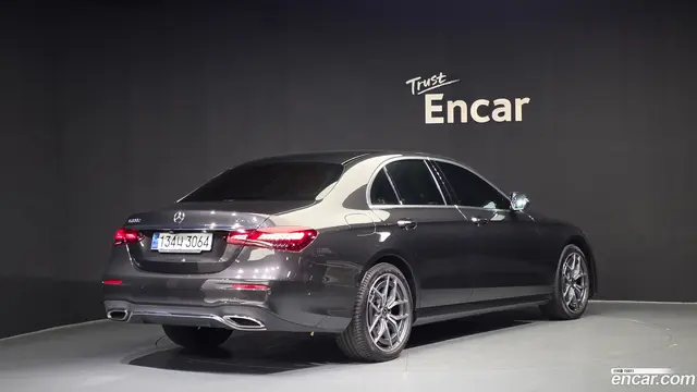 Main__Slider__Photo:E-Class Mercedes-Benz 2020.10-1