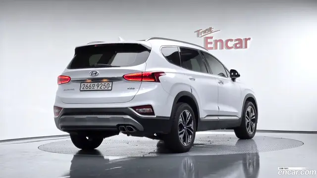 Main__Slider__Photo:Santafe Hyundai 2018.4-1