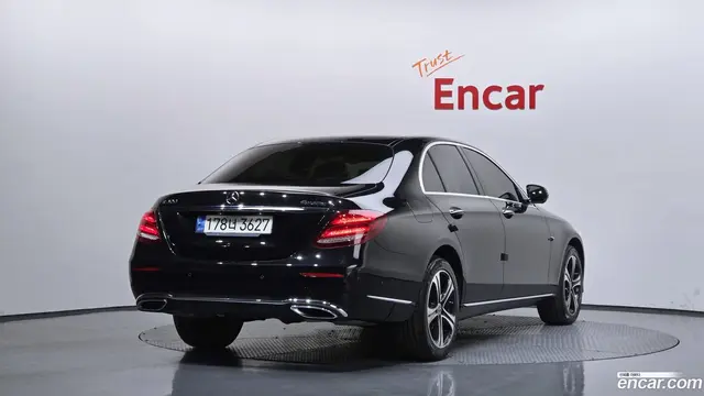 Main__Slider__Photo:E-Class Mercedes-Benz 2020.6-1